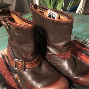 Frye Engineer 8r tan short boot